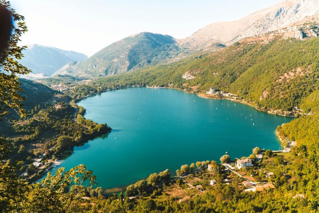 10 Hidden Towns in Italy for Tourists to Discover Now! A beautiful lake surrounded by mountains in Italy, an Italian hidden gem.